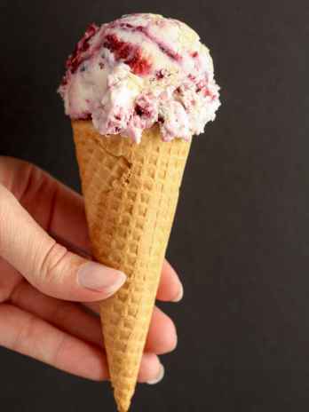 No-Churn Blackberry Pie Ice Cream
