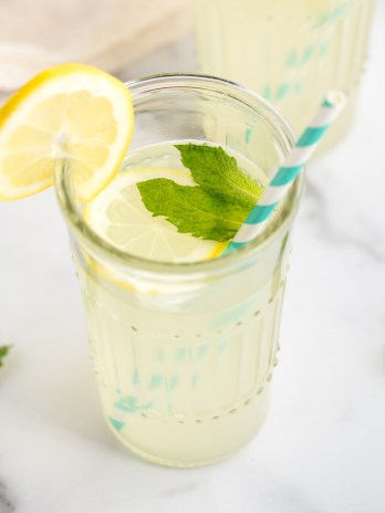 A close-up picture of a glass of lemonade.
